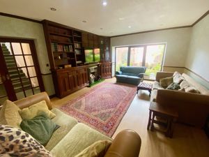 Lounge- click for photo gallery